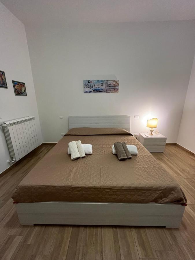Bed&Breakfast Del Viaggiatore Fondi Exterior photo