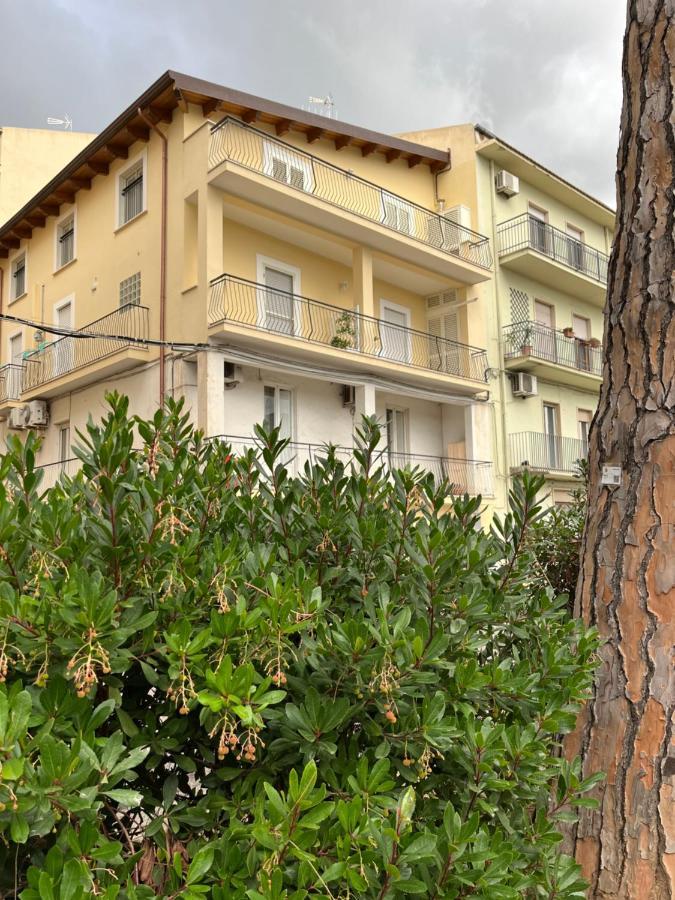 Bed&Breakfast Del Viaggiatore Fondi Exterior photo
